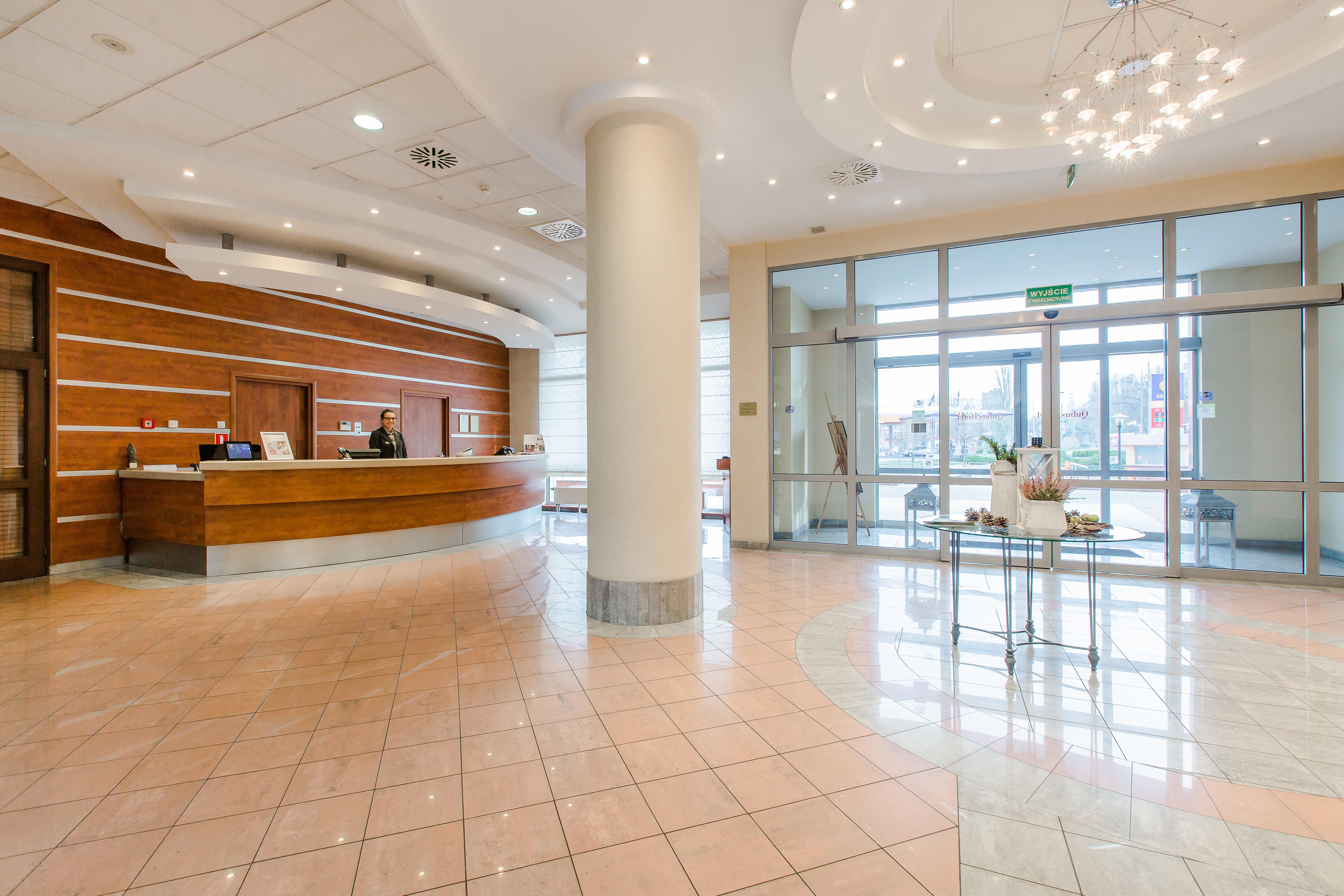 Qubus Hotel Glogow Экстерьер фото