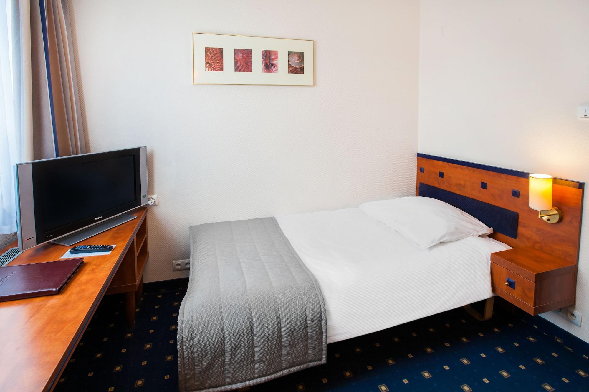 Qubus Hotel Glogow Экстерьер фото