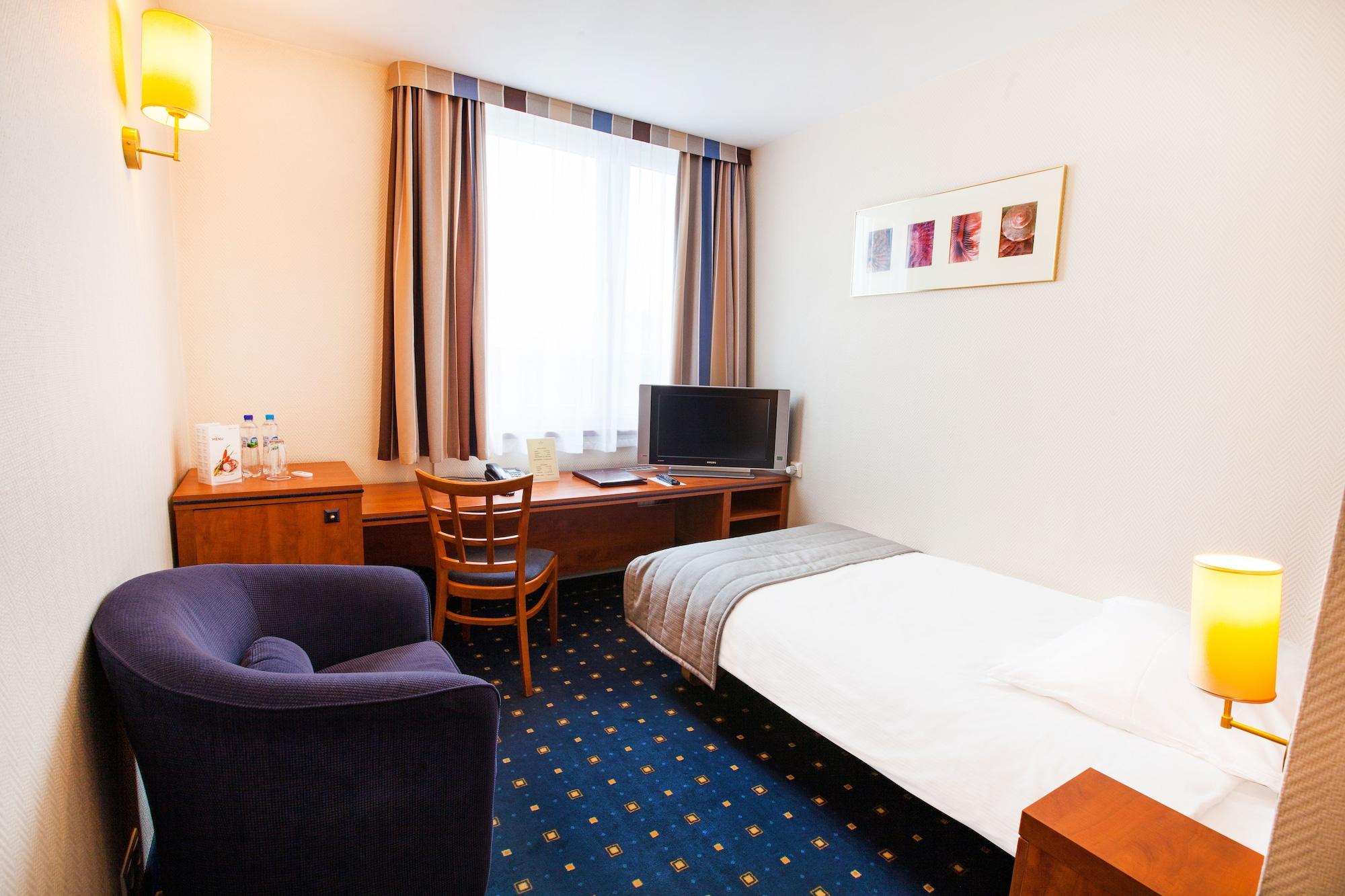 Qubus Hotel Glogow Экстерьер фото